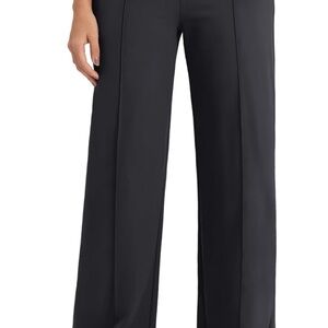 Levi's Black Straight Leg Pants with Clean Silhouette